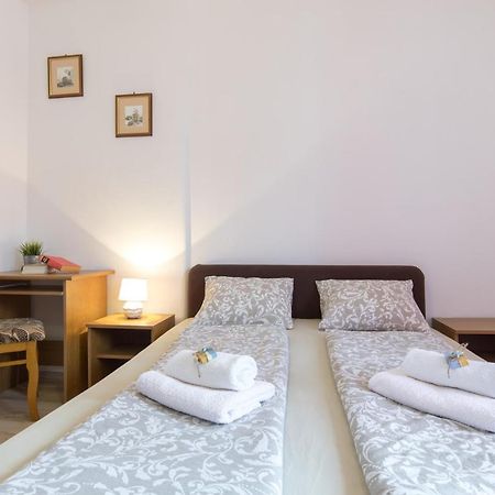 Pape Punat Apartmani I Sobe エクステリア 写真